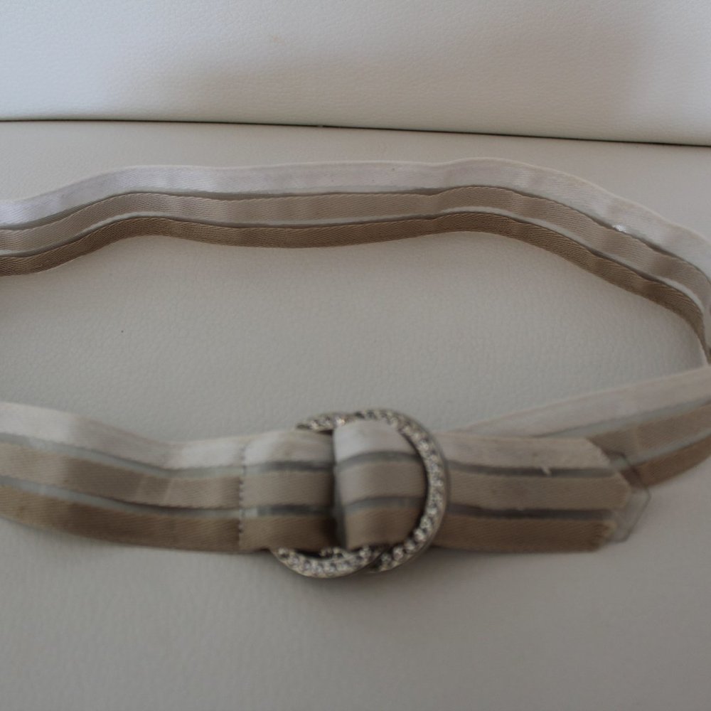 WHITE TAN BELT WITH RHINESTONE BUCKLE SIZE M